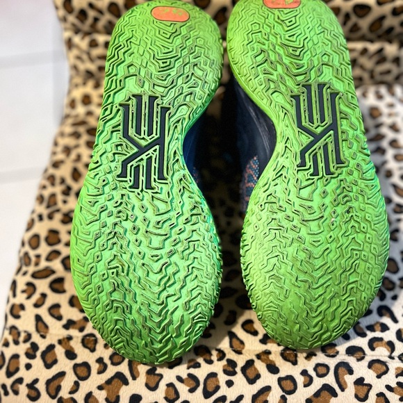 2021 Kyrie 7 'Midnight Navy' - Picture 6 of 9